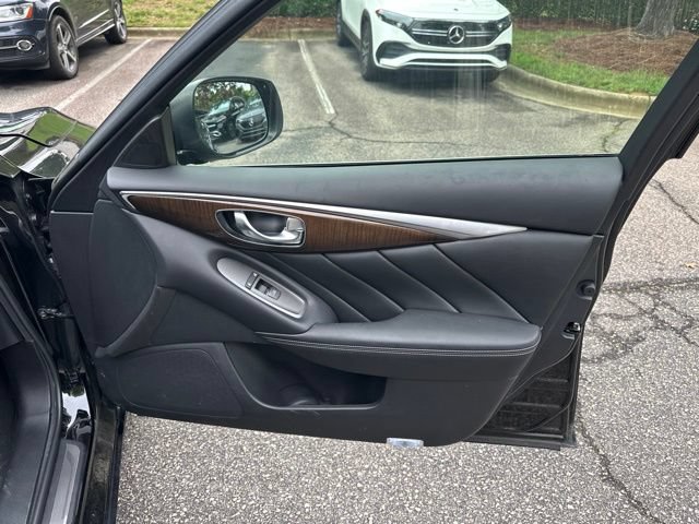 Used 2018 INFINITI Q50 Luxe w/ Essential Package (3.0T Luxe) AWD/4WD image 18
