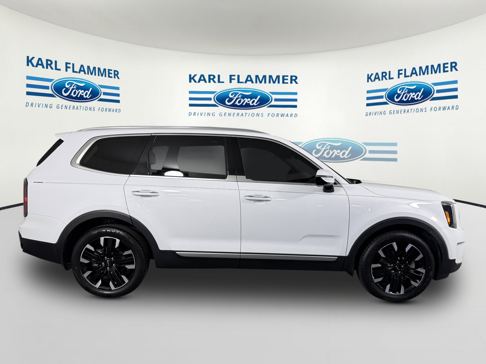 Used 2023 Kia Telluride SX FWD image 2