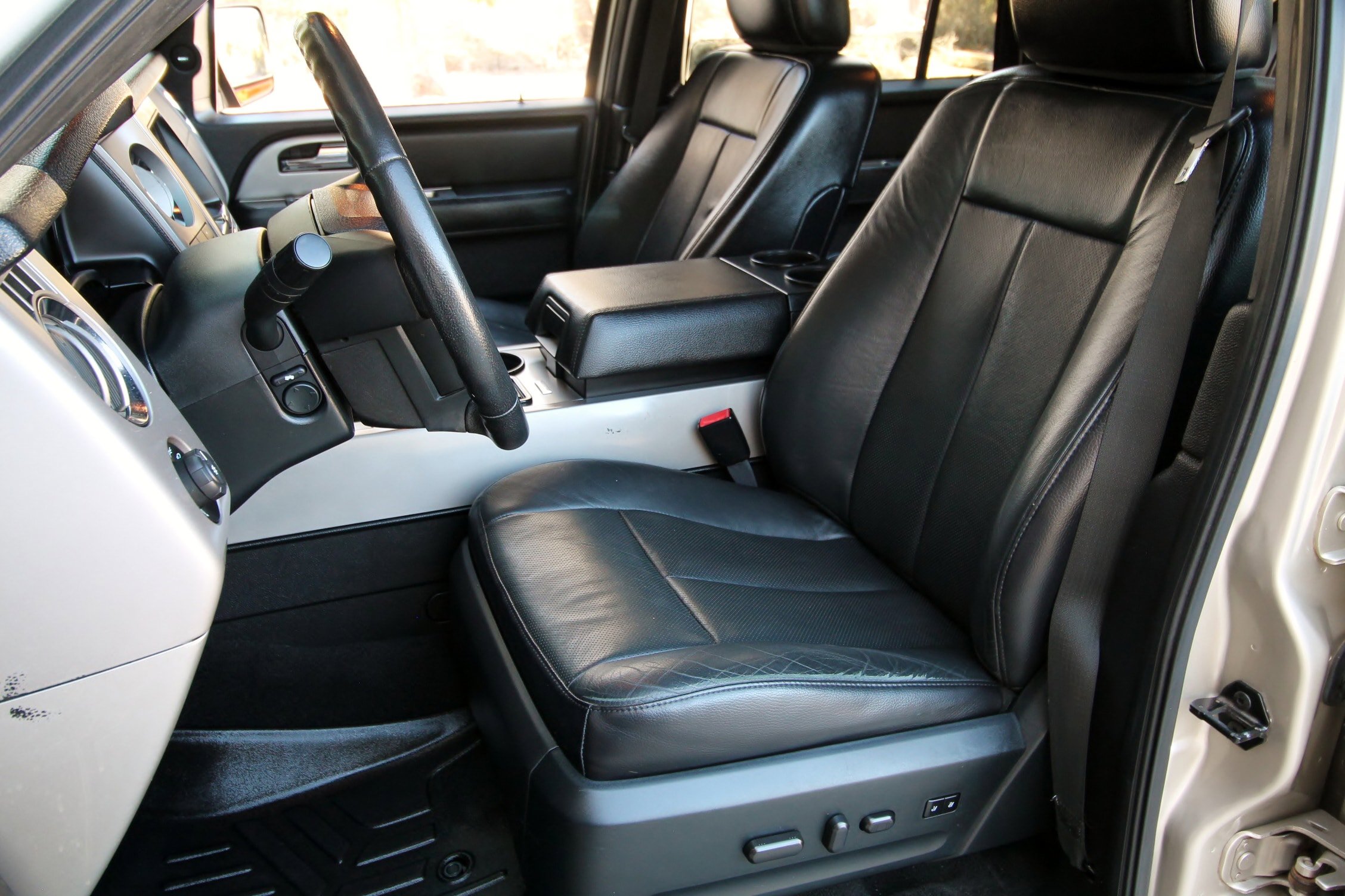 Used 2017 Ford Expedition XLT w/ Equipment Group 202A RWD image 21