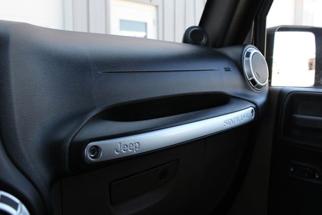 Used 2012 Jeep Wrangler Sahara w/ Connectivity Group AWD/4WD image 17