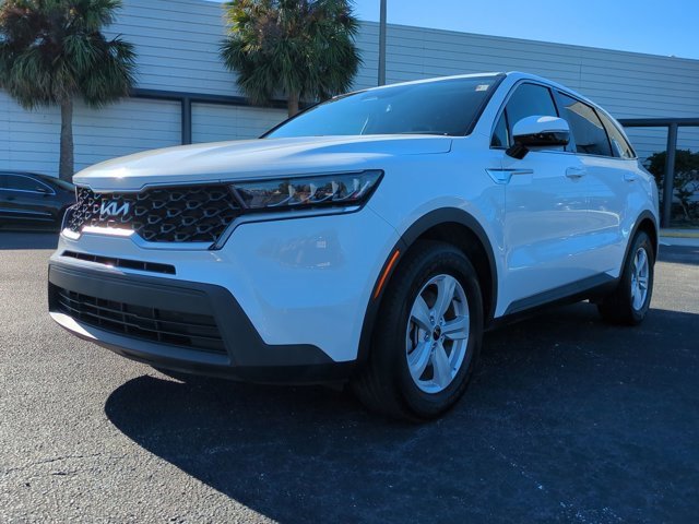 Used 2023 Kia Sorento LX image 8