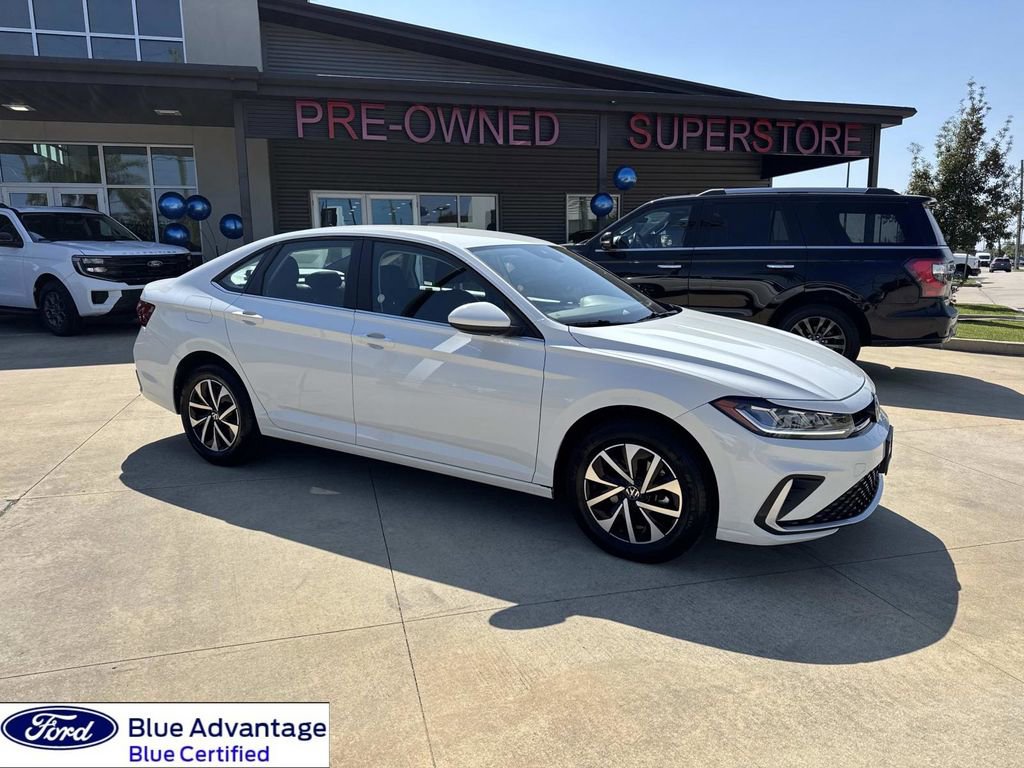 Used 2025 Volkswagen Jetta S image 1