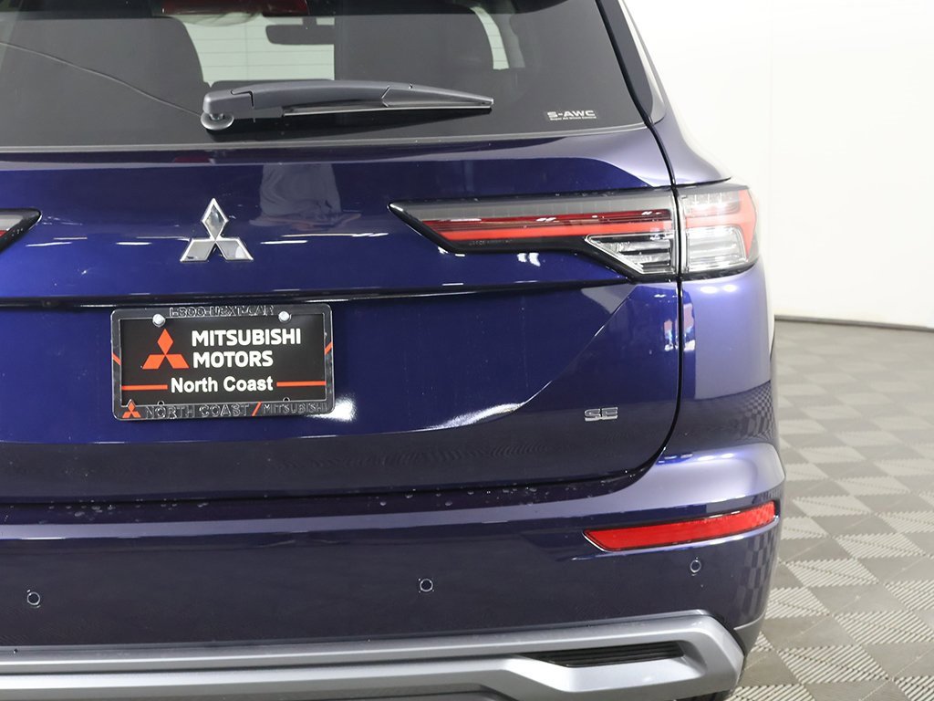 New 2025 Mitsubishi Outlander SE image 18