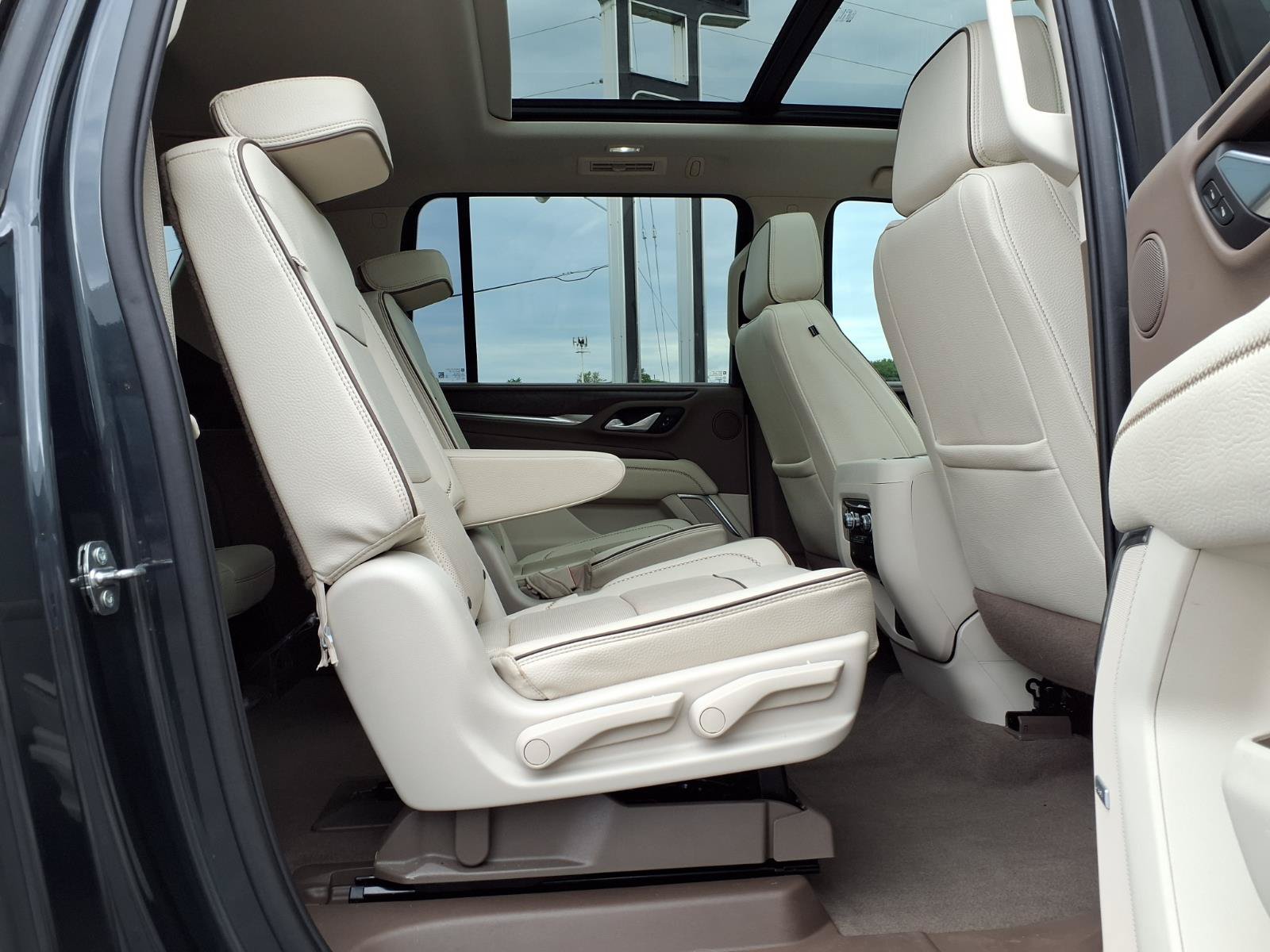 Used 2022 GMC Yukon XL Denali AWD/4WD image 27