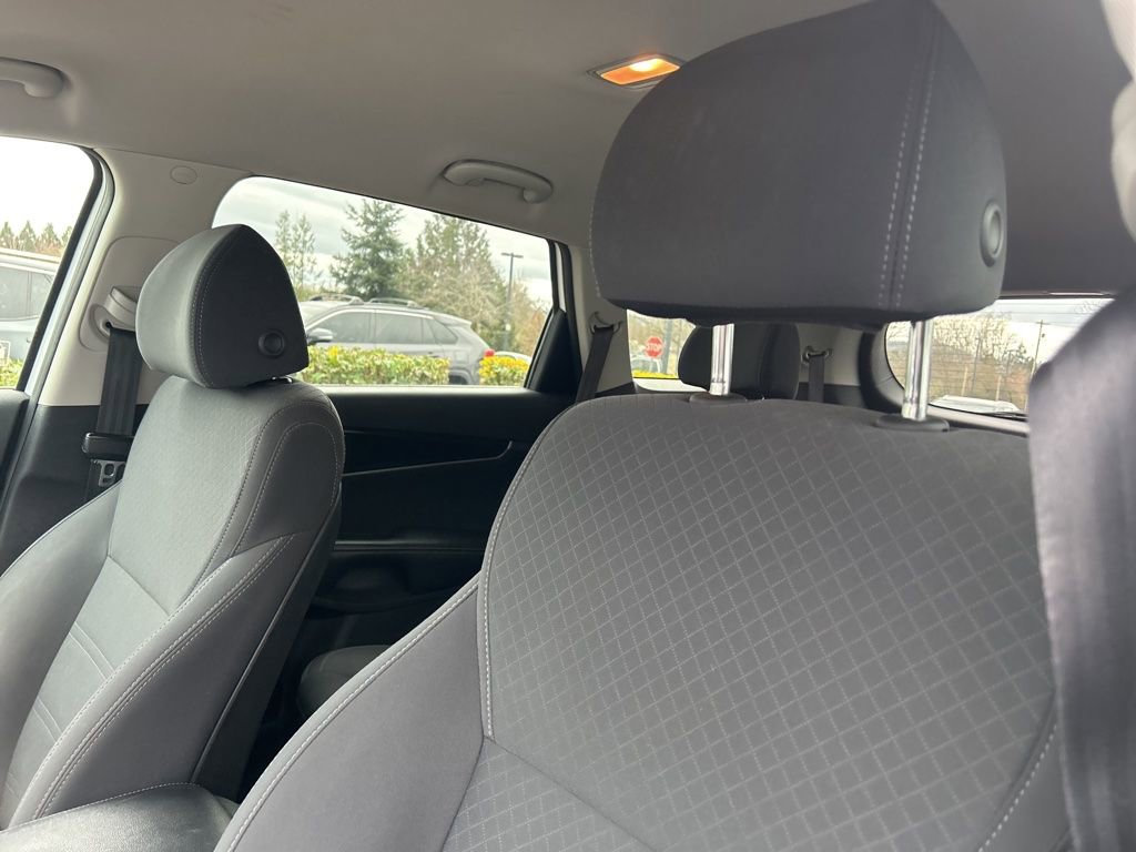 Used 2018 Kia Sorento LX image 8
