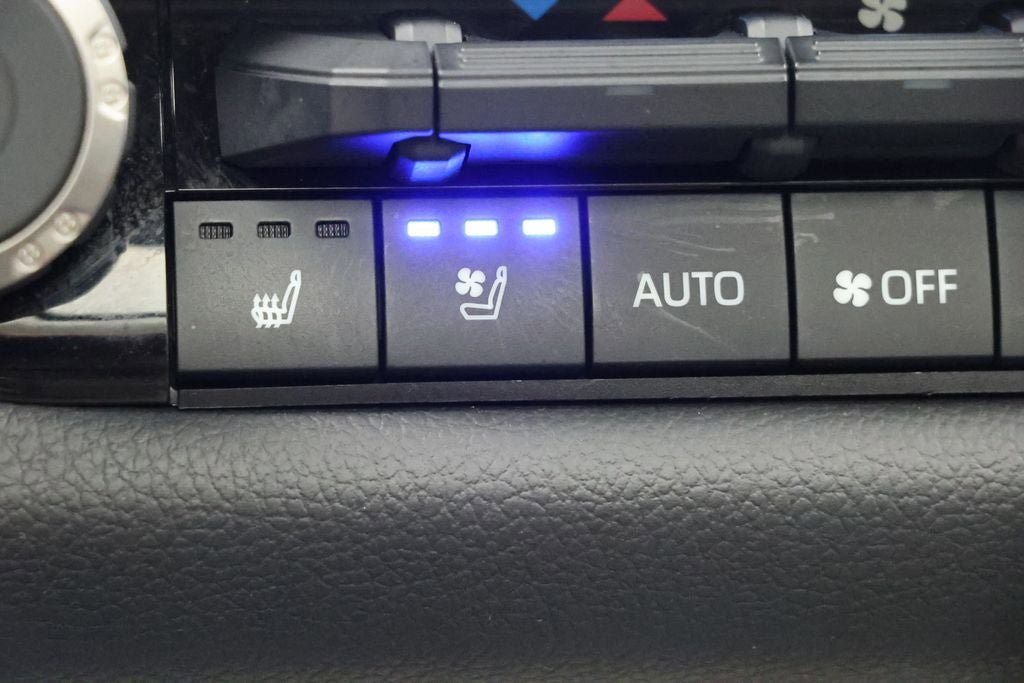 Used 2025 Toyota Sequoia Limited AWD/4WD image 24