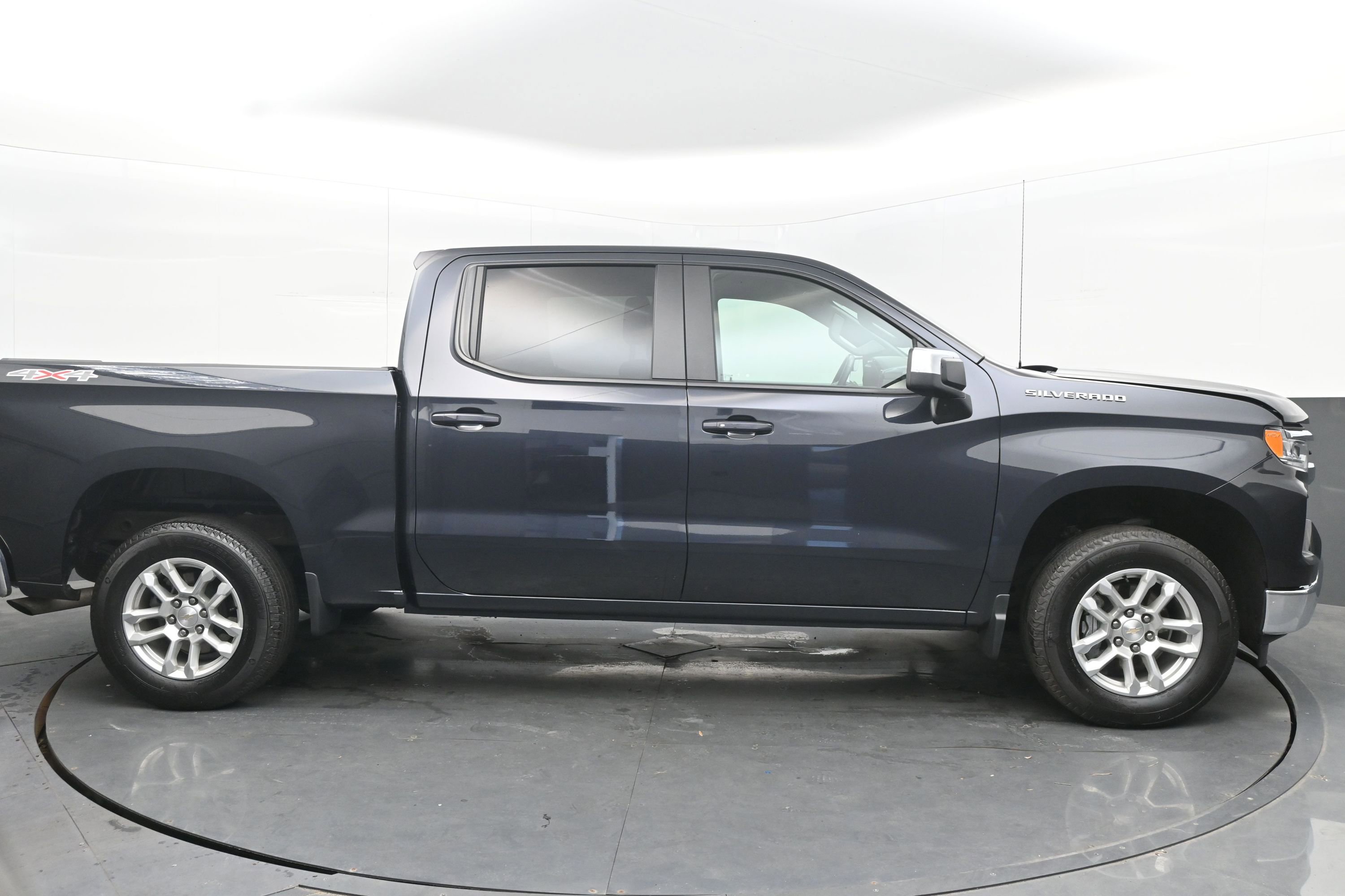 Used 2024 Chevrolet Silverado 1500 LT image 10