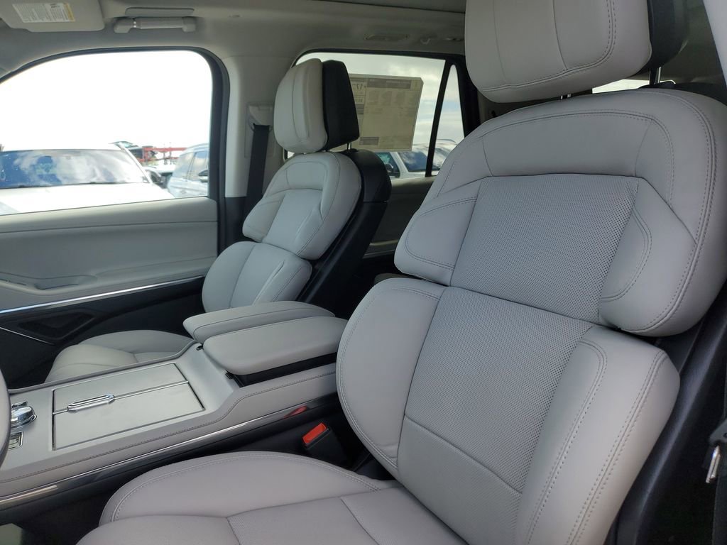New 2025 Lincoln Navigator L Reserve image 23