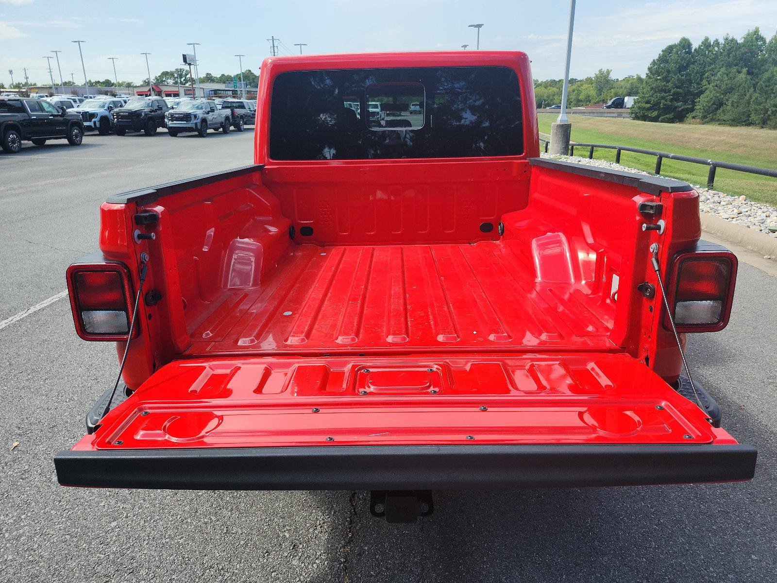 Used 2023 Jeep Gladiator Overland w/ Popular Equipment Package AWD/4WD image 10