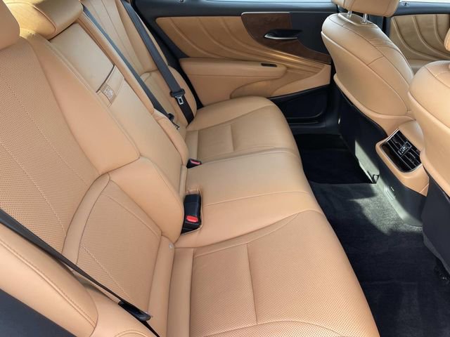 Used 2021 Lexus LS 500 w/ Accessory Package (Z2) image 35