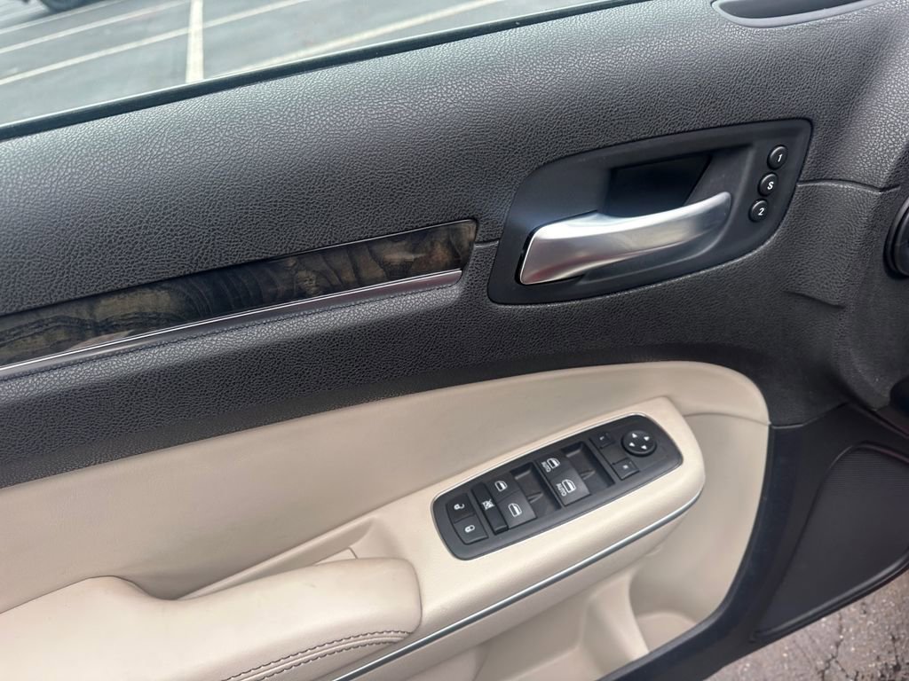 Certified 2023 Chrysler 300 Touring L w/ Popular Equipment Group image 28