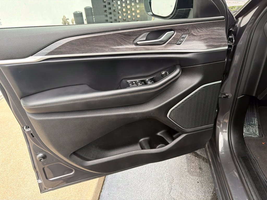 Used 2022 Jeep Grand Cherokee L Limited AWD/4WD image 45