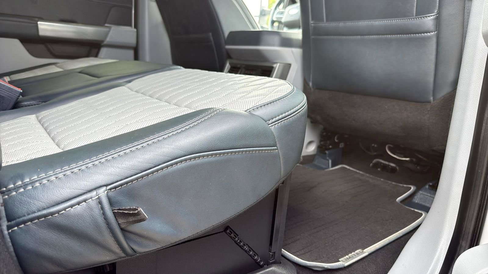 Used 2024 Ford F350 Limited w/ FX4 Off-Road Package image 27