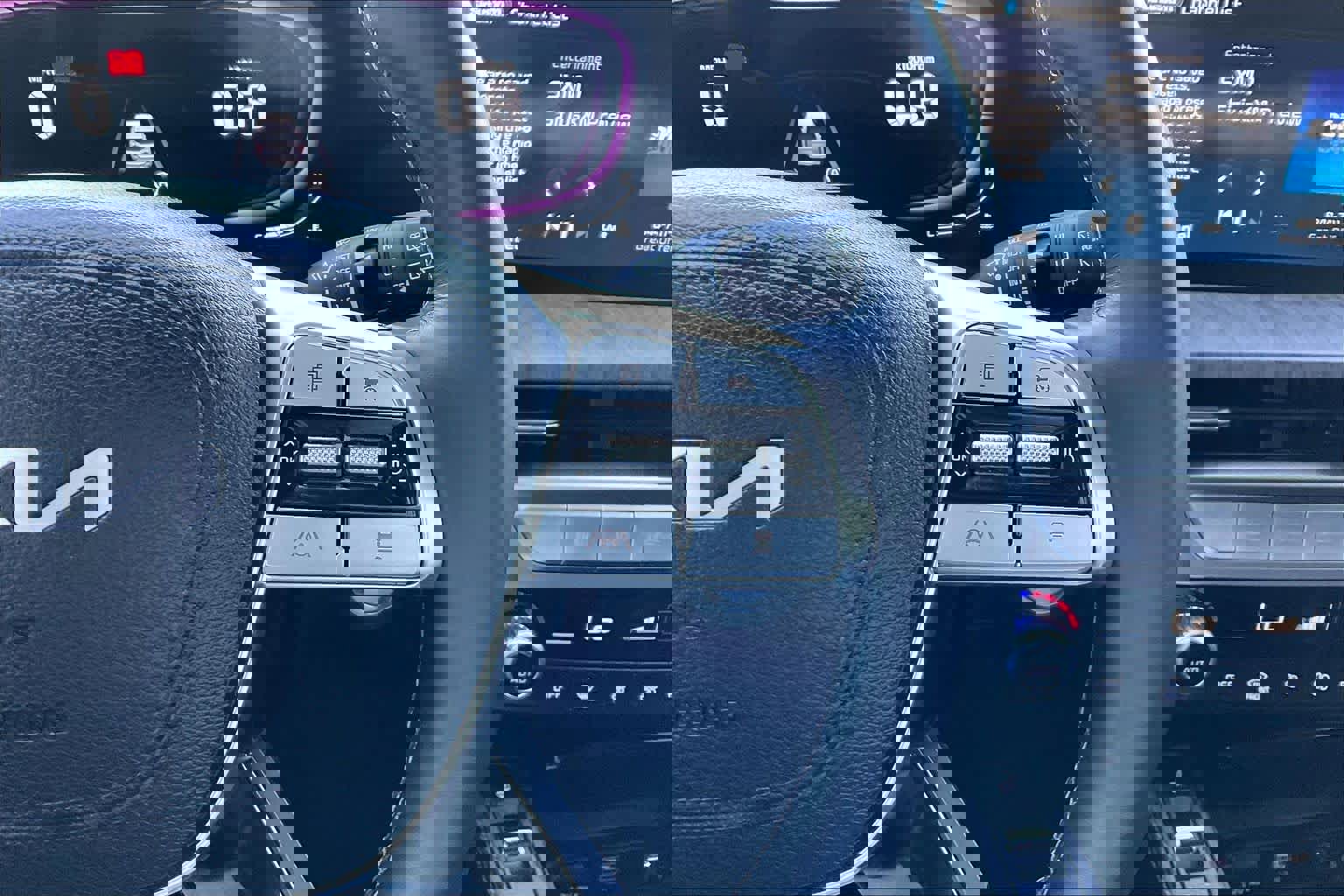 Used 2024 Kia Telluride EX w/ EX Captain's Chair Package image 25