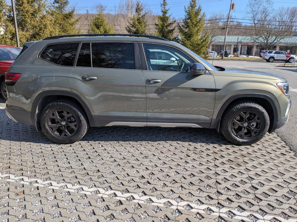 Used 2025 Volkswagen Atlas Peak Edition SE image 6