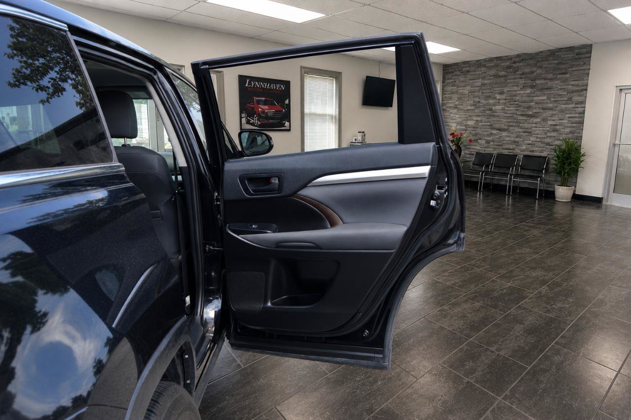 Used 2019 Toyota Highlander LE FWD image 18