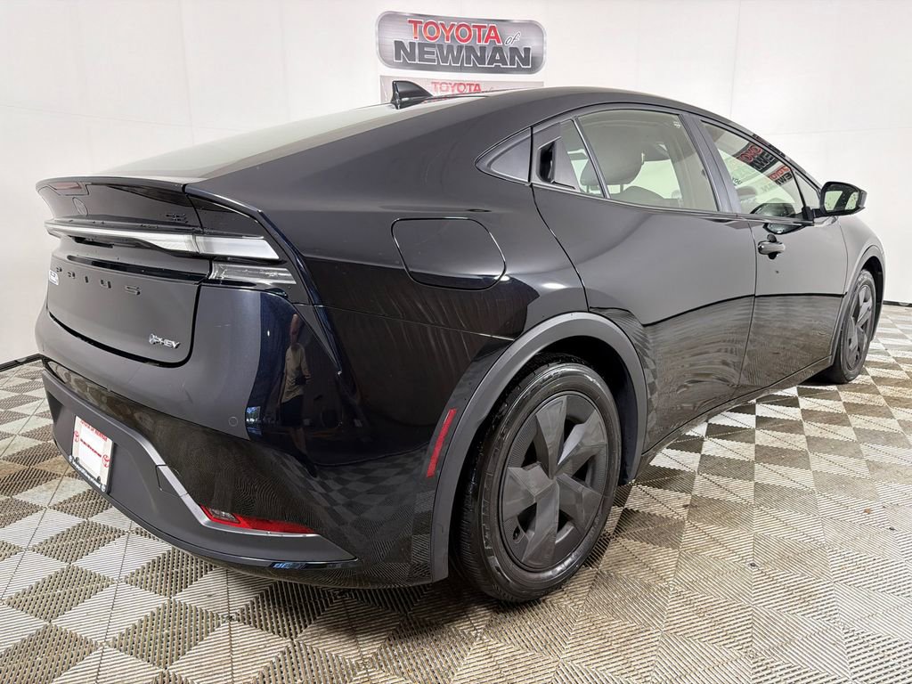 Used 2025 Toyota Prius Plug-In Hybrid image 3