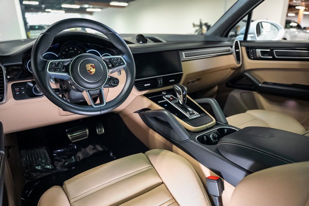 Used 2022 Porsche Cayenne GTS AWD/4WD image 39