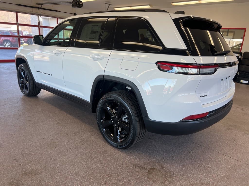 New 2025 Jeep Grand Cherokee Altitude image 22