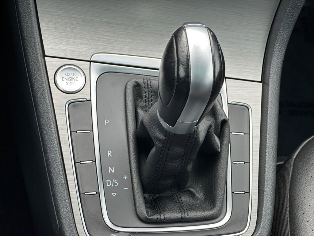 Used 2016 Volkswagen Golf SE image 17