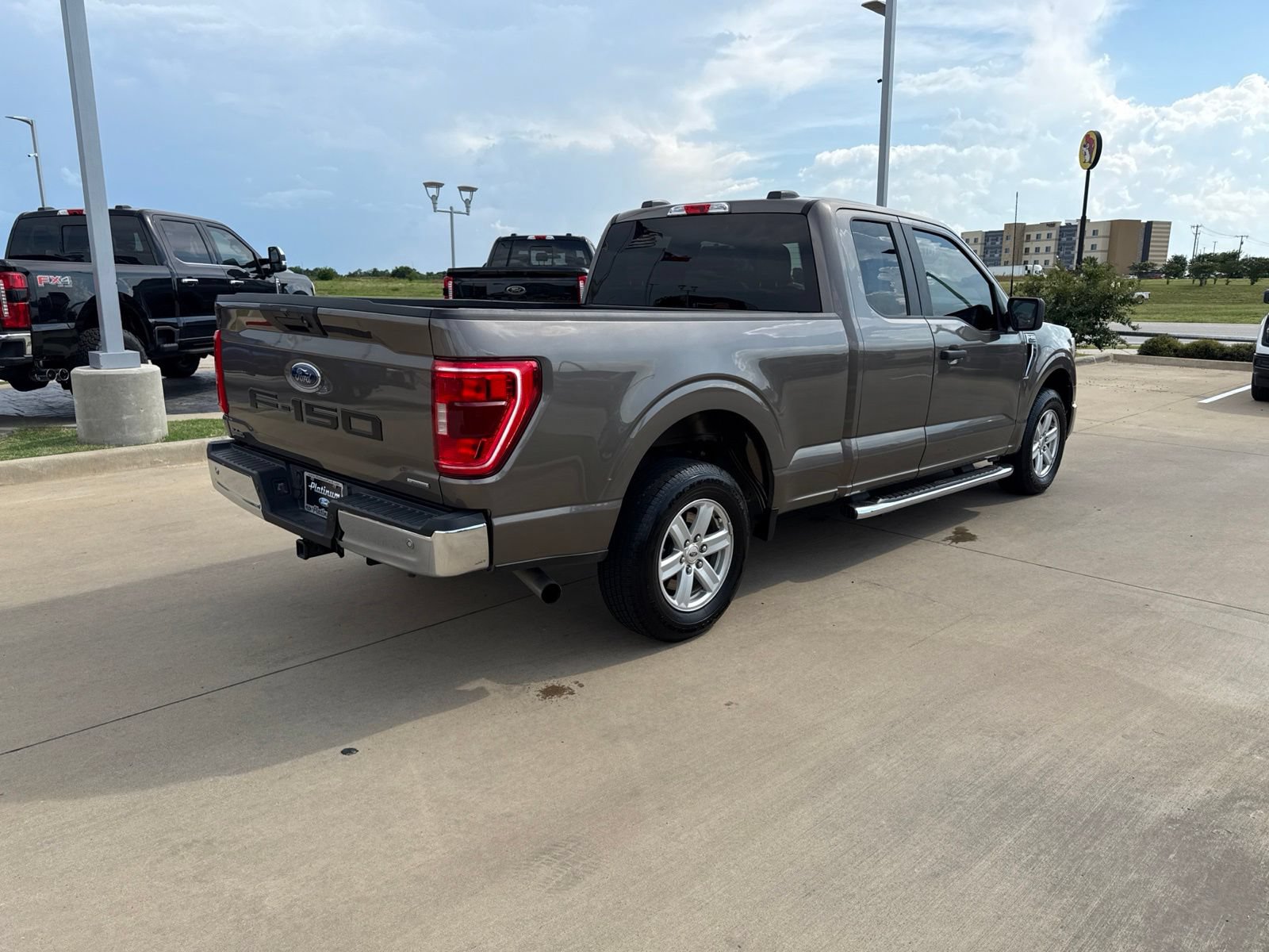 Used 2022 Ford F150 XLT w/ Trailer Tow Package RWD image 6