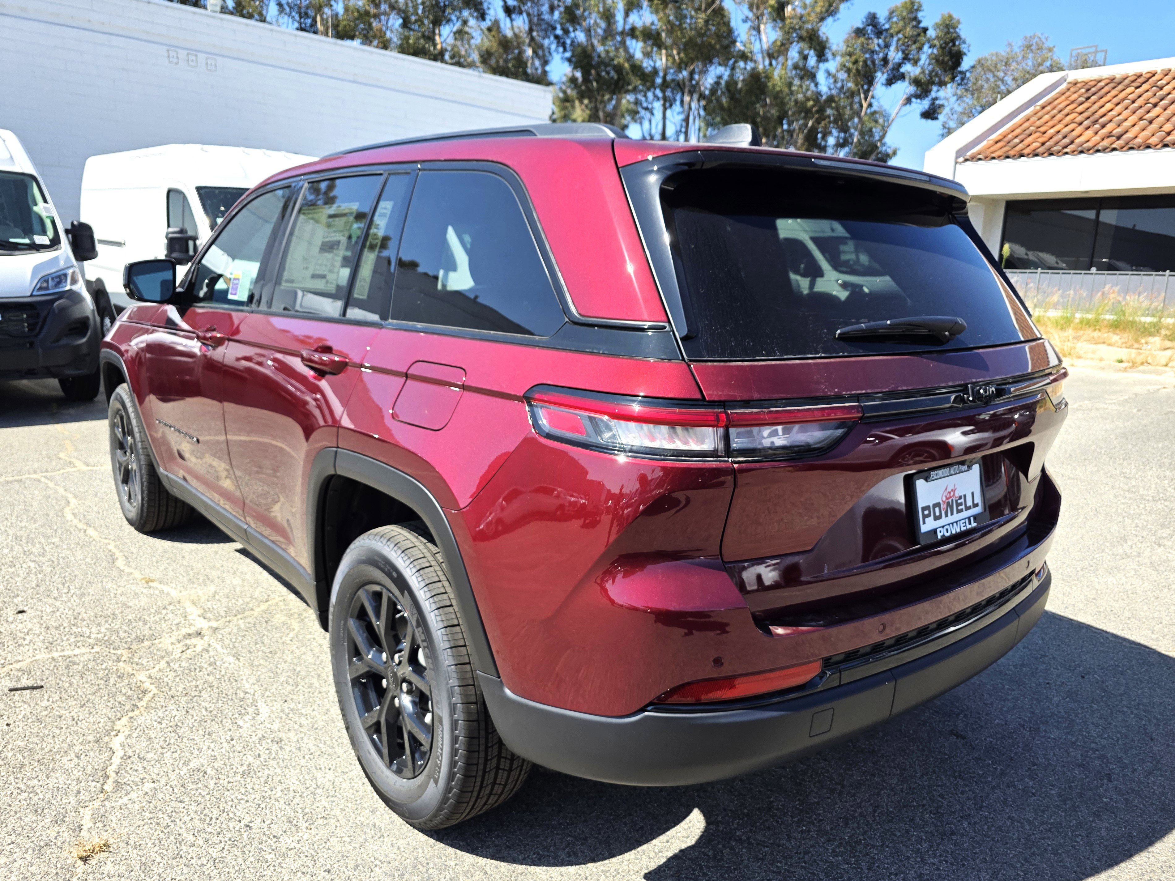 New 2025 Jeep Grand Cherokee Altitude image 3