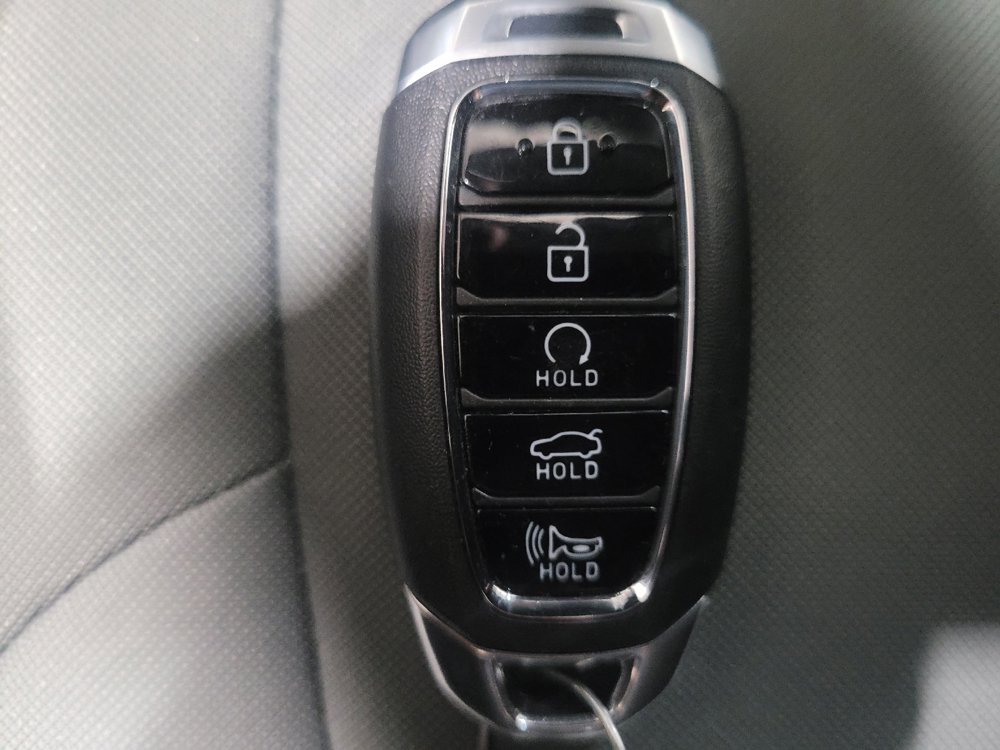 Used 2023 Hyundai Elantra SEL w/ Preferred Accessory Package FWD image 32