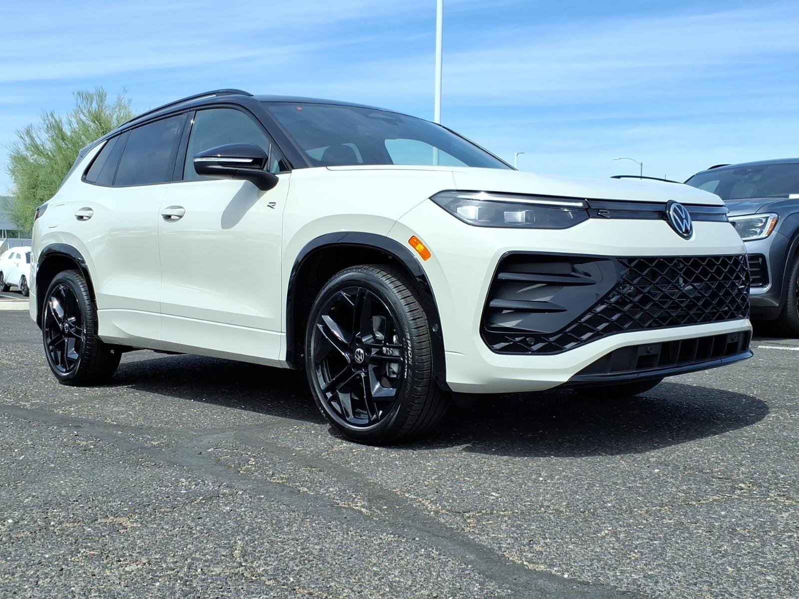 New 2026 Volkswagen Tiguan SE R-Line image 1