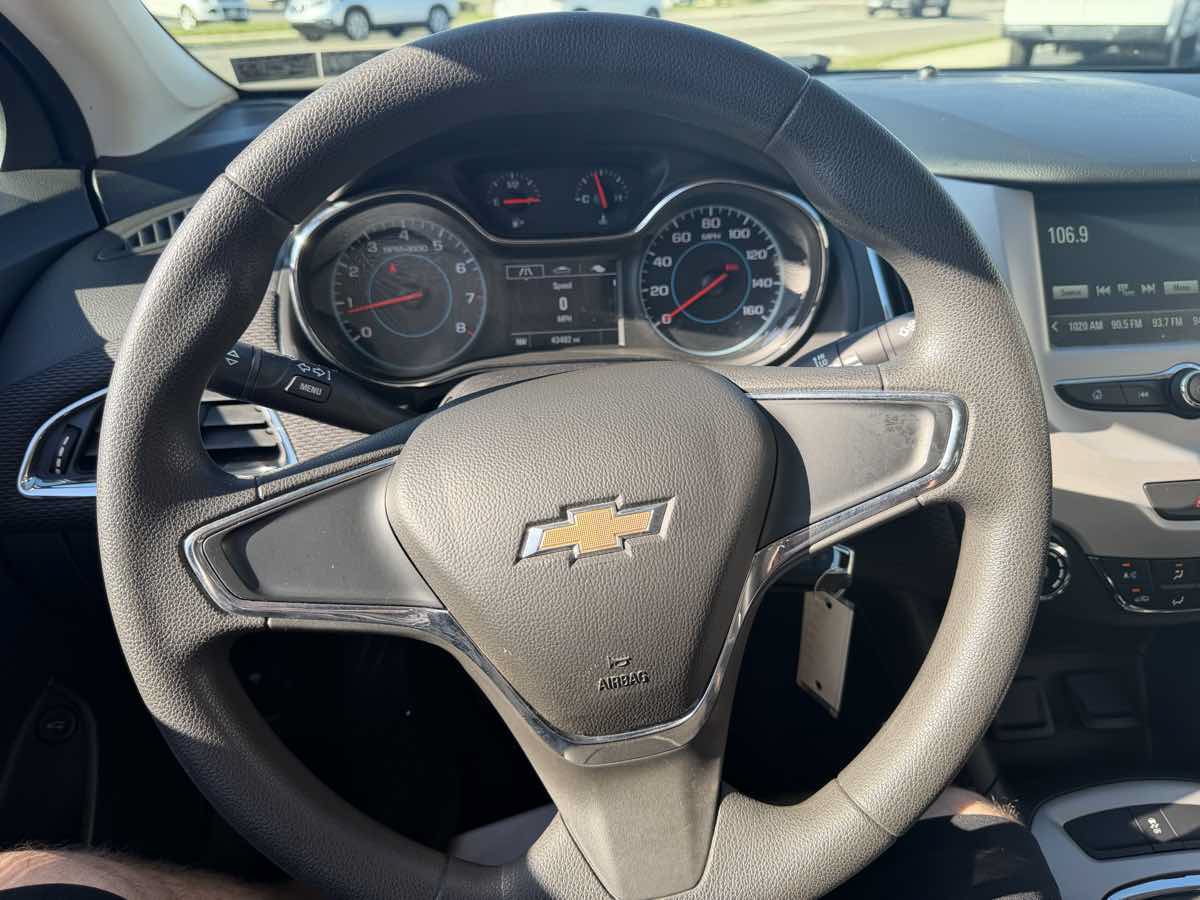 Used 2017 Chevrolet Cruze LS FWD image 25