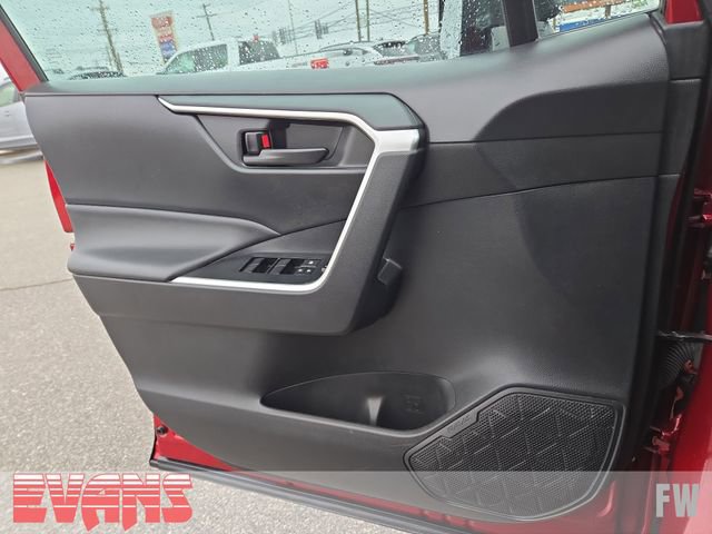 Used 2021 Toyota RAV4 LE image 16