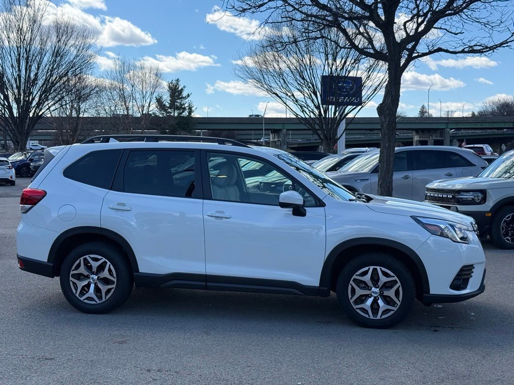 Used 2022 Subaru Forester Premium image 5