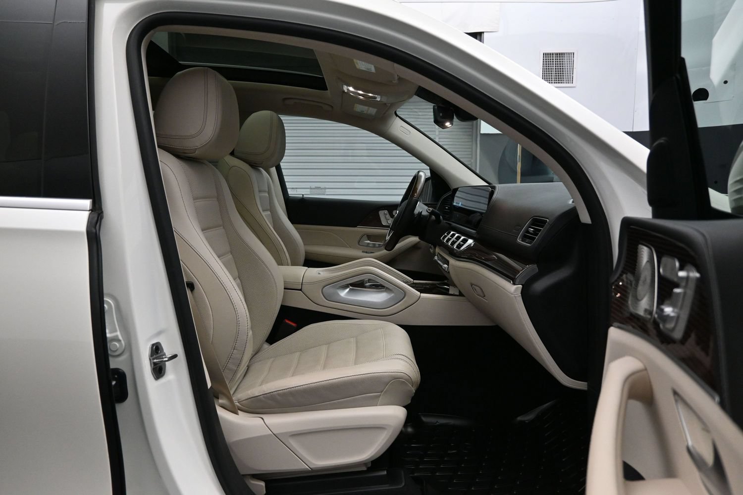 Used 2022 Mercedes-Benz GLS 450 4MATIC image 14