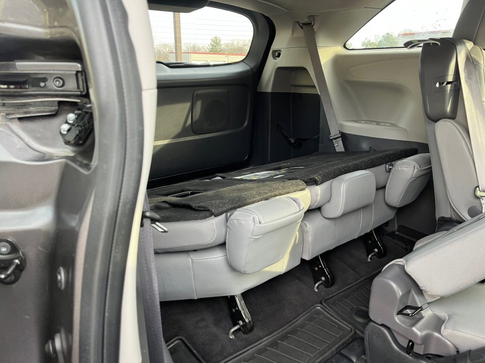 Certified 2024 Toyota Sienna XLE image 33