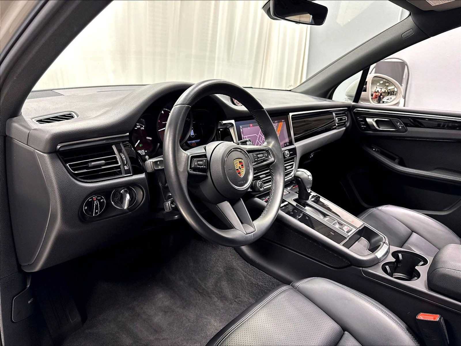Used 2023 Porsche Macan AWD/4WD image 6