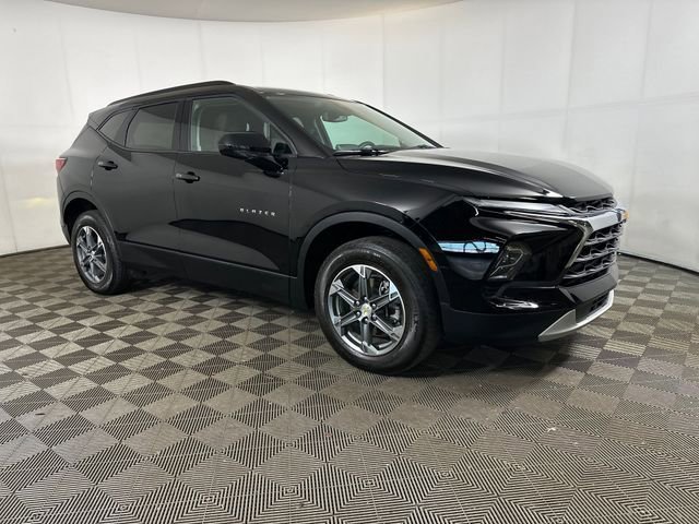 Used 2024 Chevrolet Blazer LT w/ Convenience Package FWD image 2