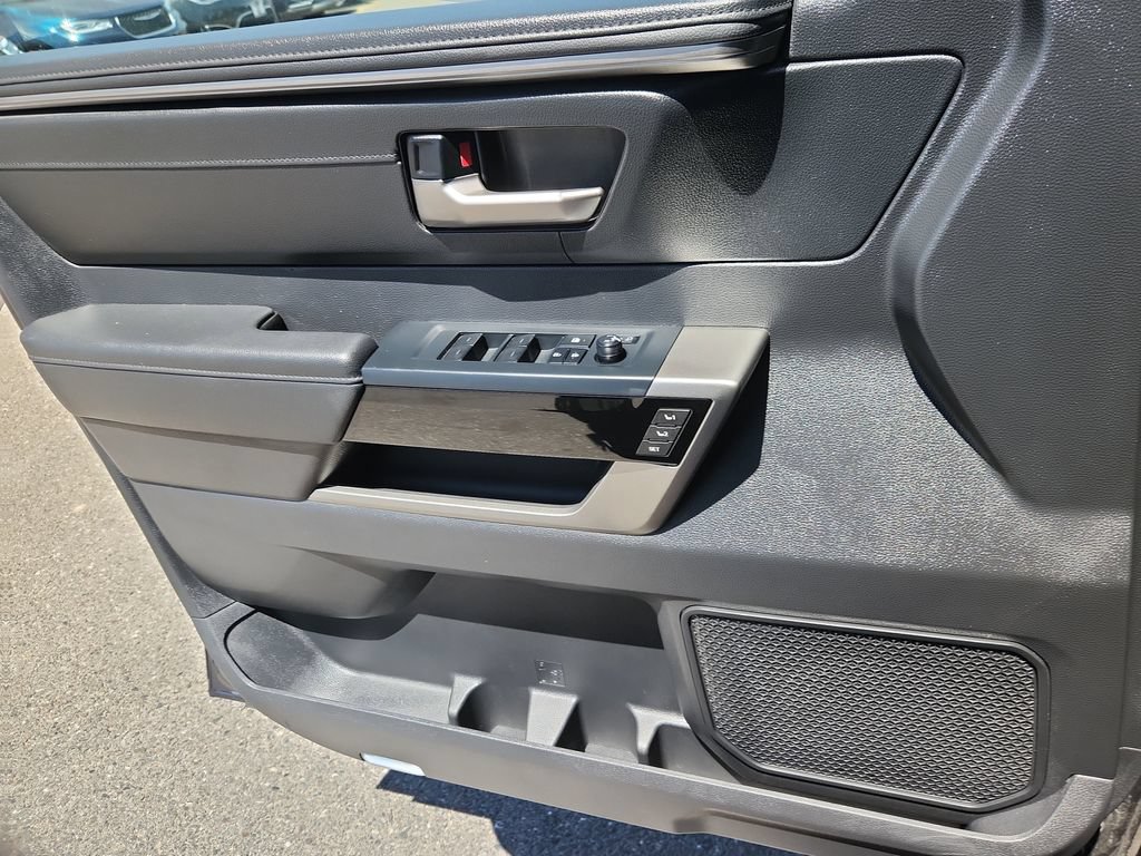 Used 2025 Toyota Tundra Limited AWD/4WD image 9