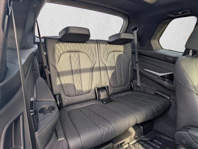 Used 2024 BMW X7 xDrive40i w/ M Sport Package image 21