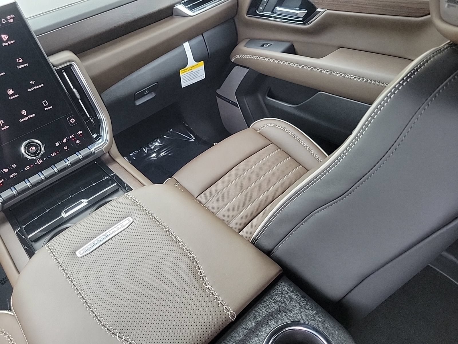 New 2026 GMC Yukon XL Denali Ultimate AWD/4WD image 16