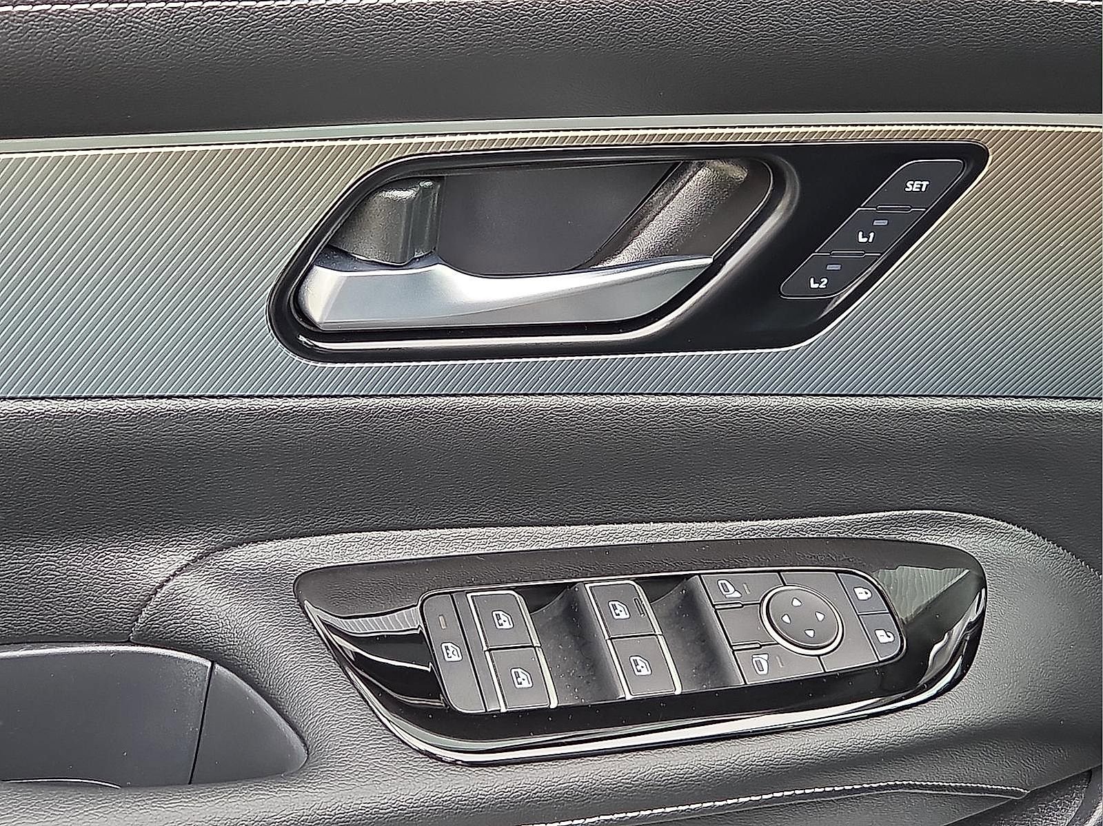 Used 2025 Nissan Murano SL AWD/4WD image 13