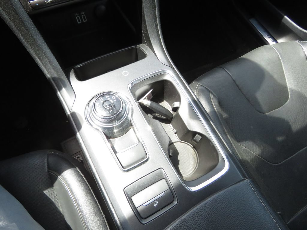 Used 2020 Ford Fusion Energi Titanium FWD image 23