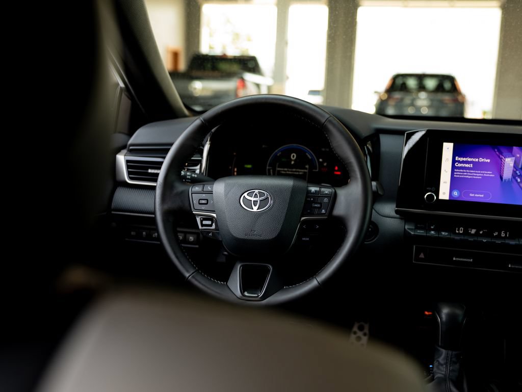 Used 2025 Toyota Camry SE w/ Convenience Package AWD/4WD image 13