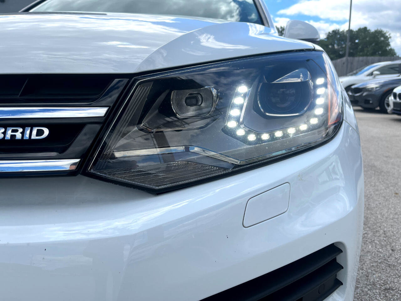 Used 2012 Volkswagen Touareg Hybrid image 36