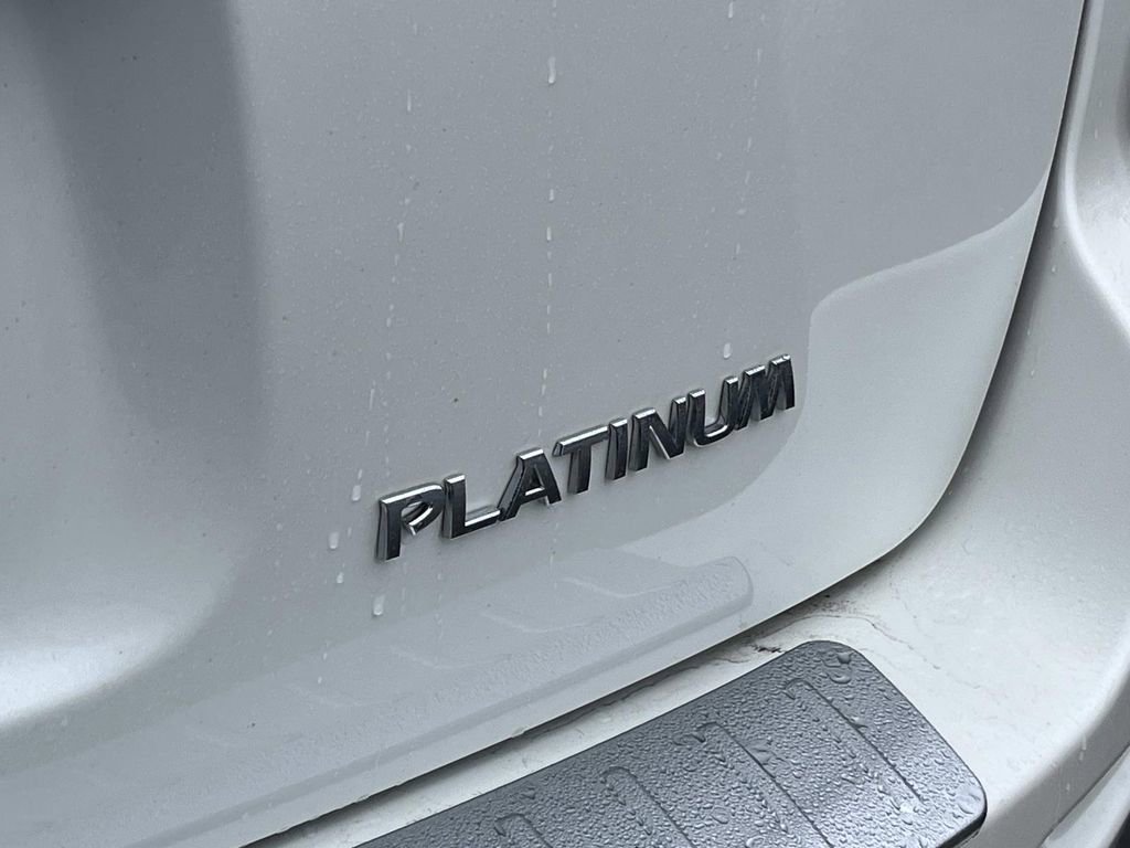 Used 2019 Nissan Pathfinder Platinum image 11
