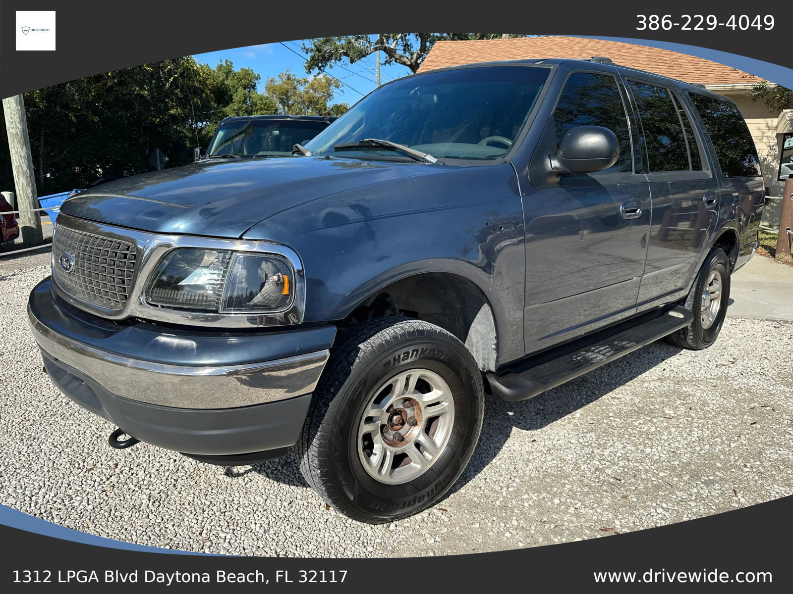 Used 2002 Ford Expedition XLT image 1