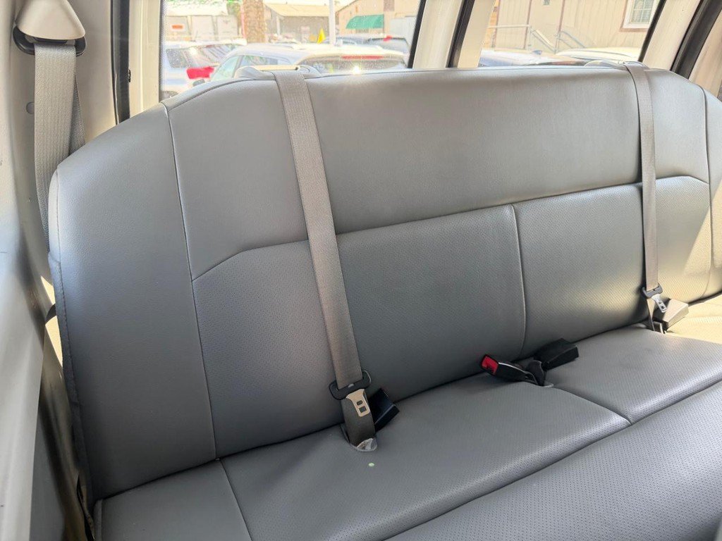 Used 2009 Ford E-350 and Econoline 350 Extended Wagon Super Duty RWD image 31