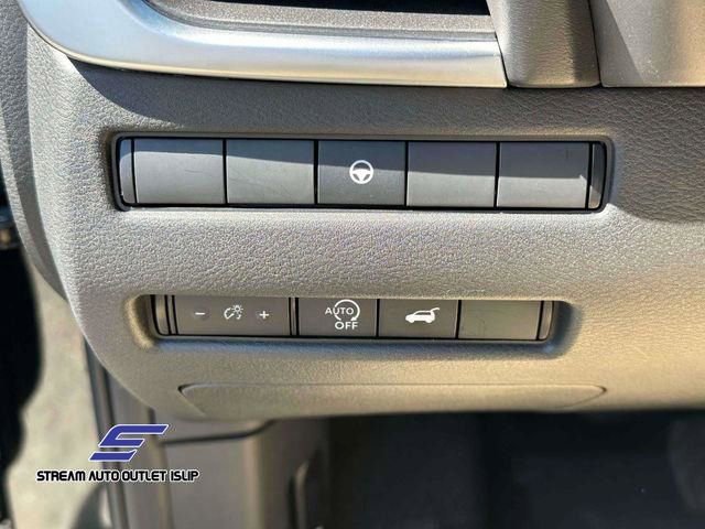 Used 2024 Nissan Rogue SV image 23