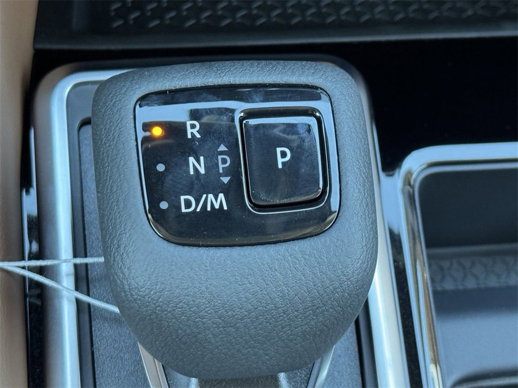 New 2025 Nissan Pathfinder Platinum w/ Black Appearance Package image 29