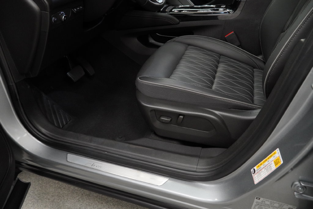 Used 2023 Buick Envision Avenir AWD/4WD image 39