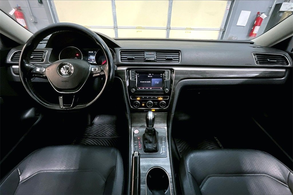 Used 2018 Volkswagen Passat 2.0T SE image 15