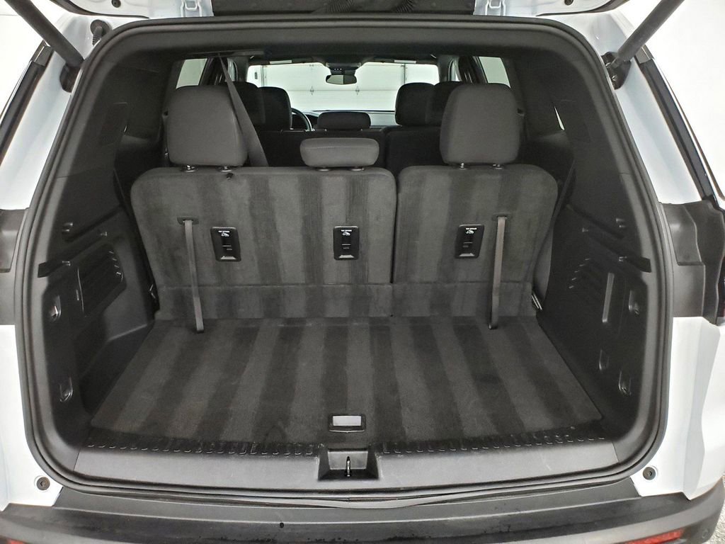 Used 2025 GMC Acadia Elevation image 22